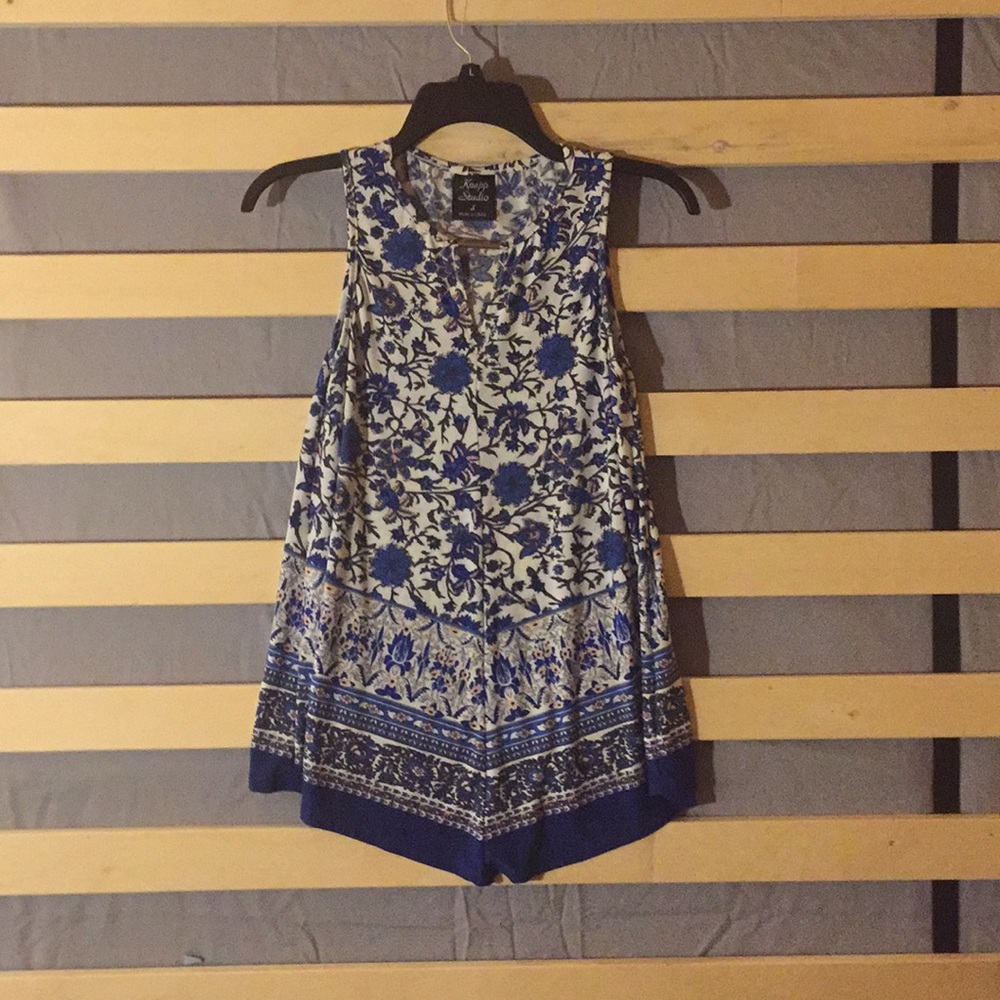 Women's cute Light wieght top PREWORN